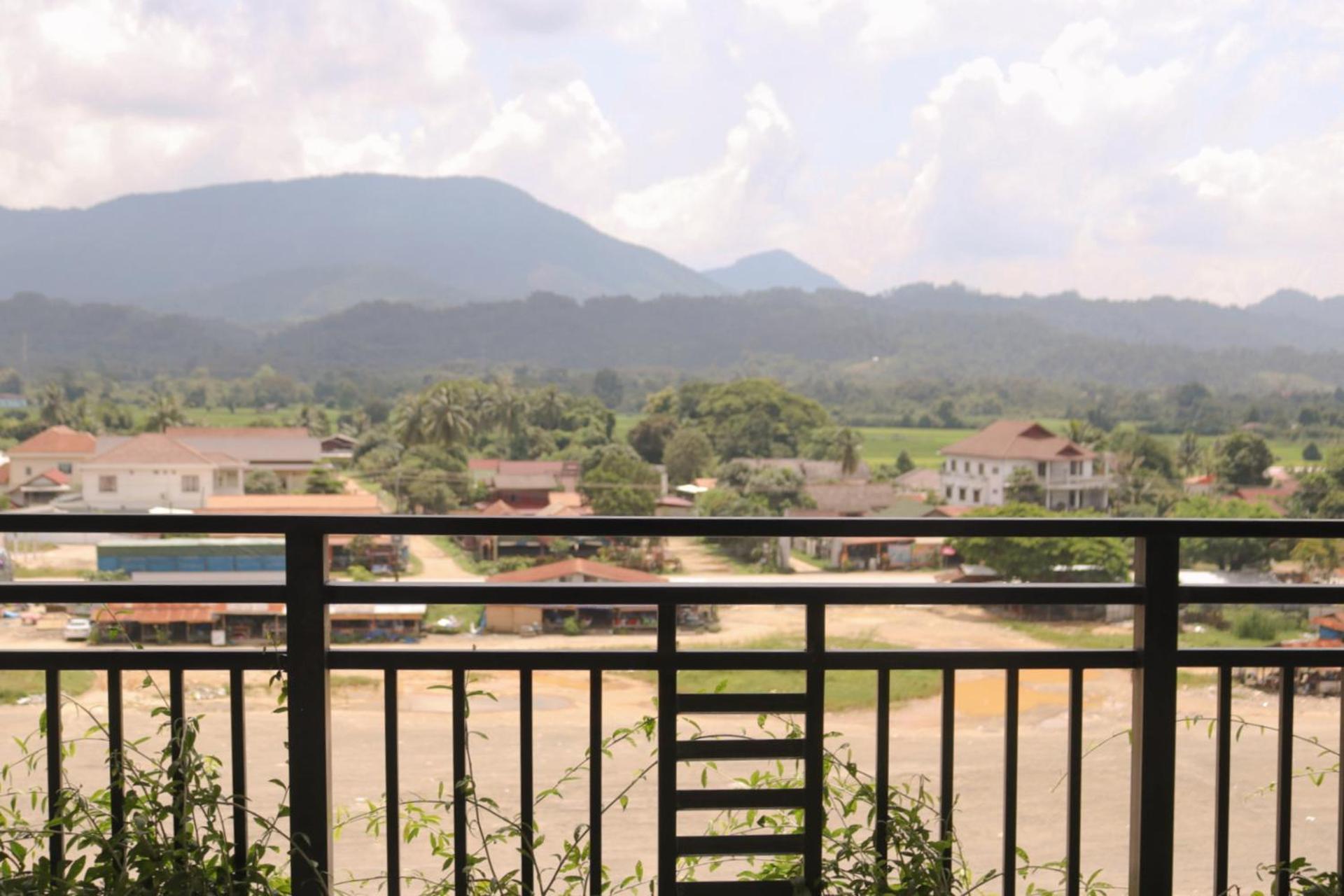 Vang Vieng Consiana Hotel Exterior photo