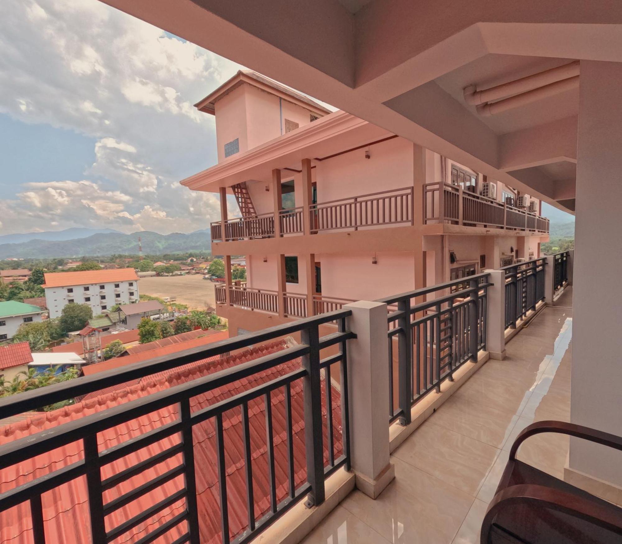 Vang Vieng Consiana Hotel Exterior photo